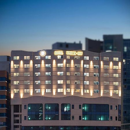 Brown Dot Hotel Чінджу Екстер'єр фото