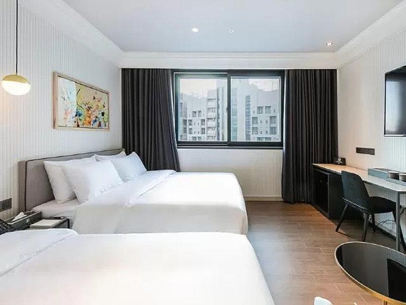 Brown Dot Hotel Чінджу Екстер'єр фото