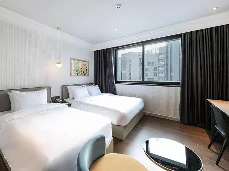 Brown Dot Hotel Чінджу Екстер'єр фото