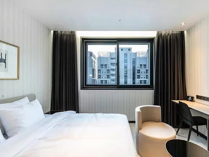 Brown Dot Hotel Чінджу Екстер'єр фото