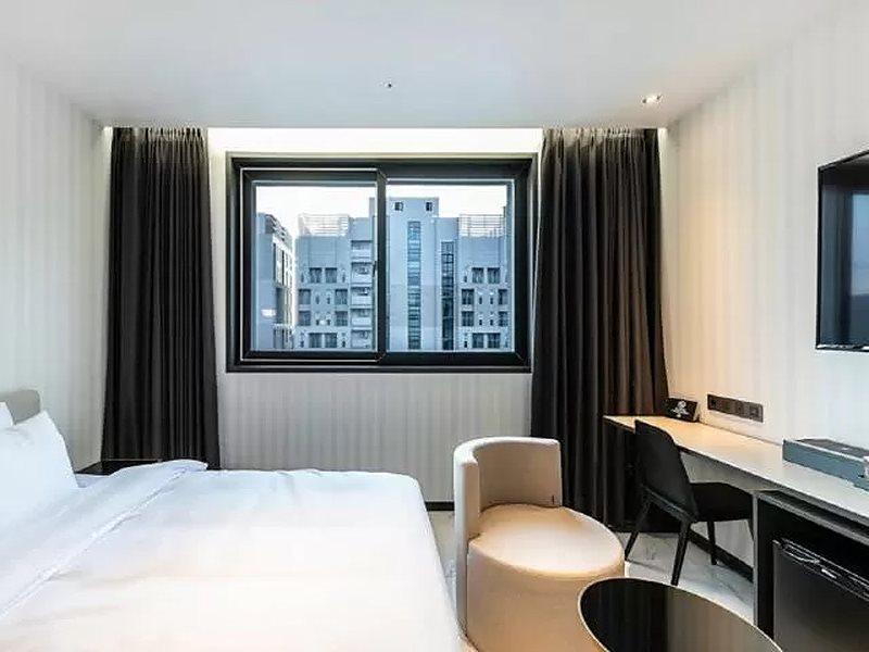 Brown Dot Hotel Чінджу Екстер'єр фото