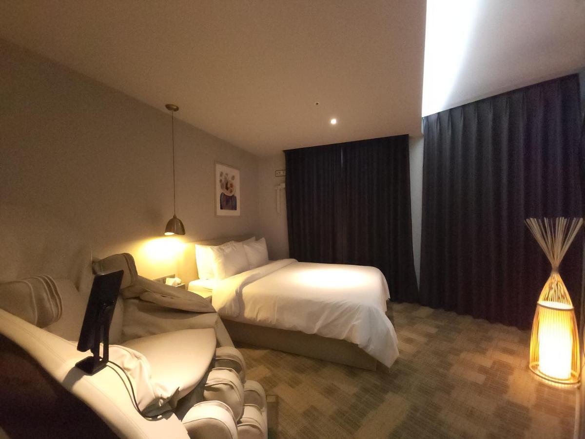 Brown Dot Hotel Чінджу Екстер'єр фото