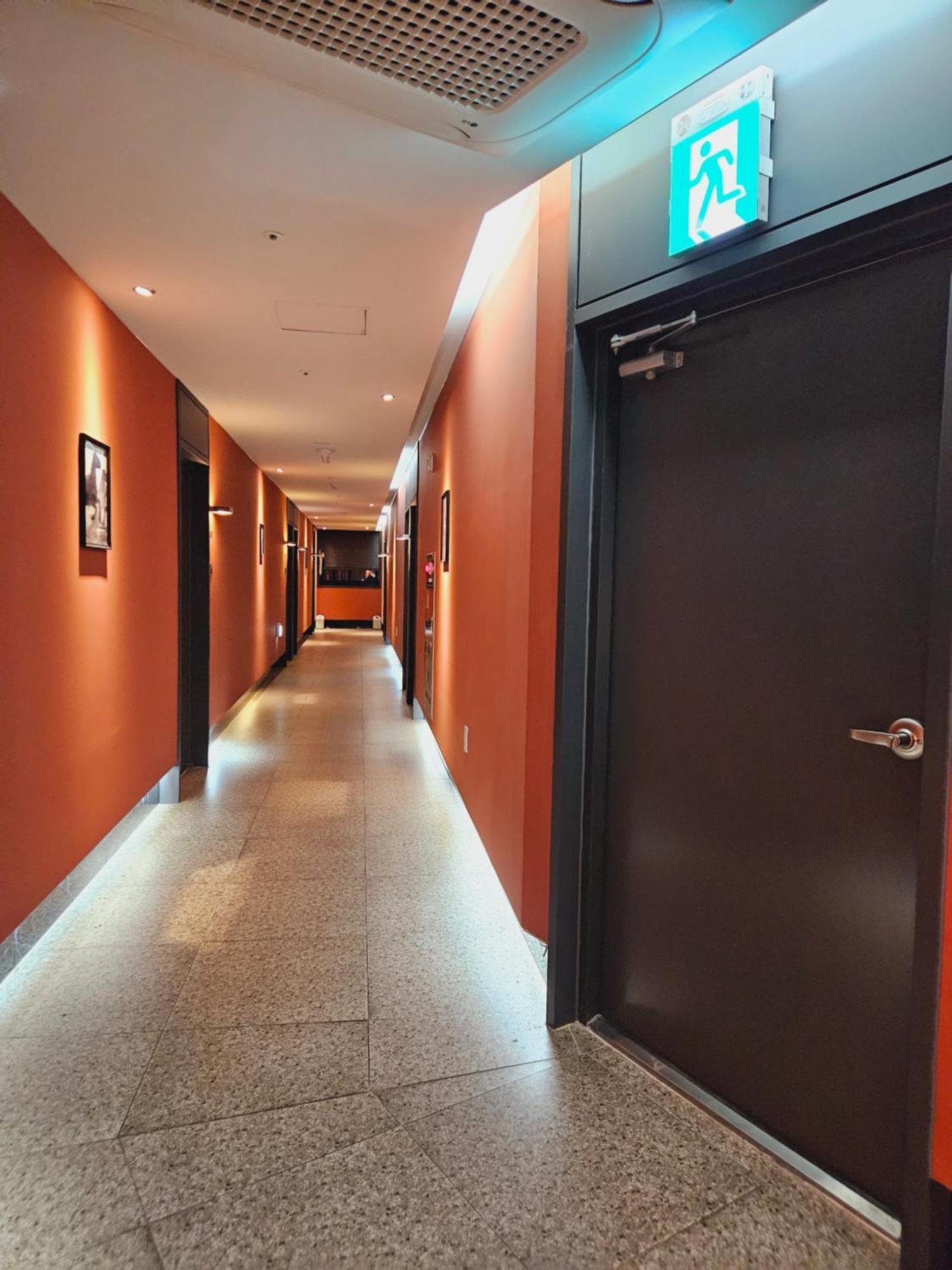 Brown Dot Hotel Чінджу Екстер'єр фото