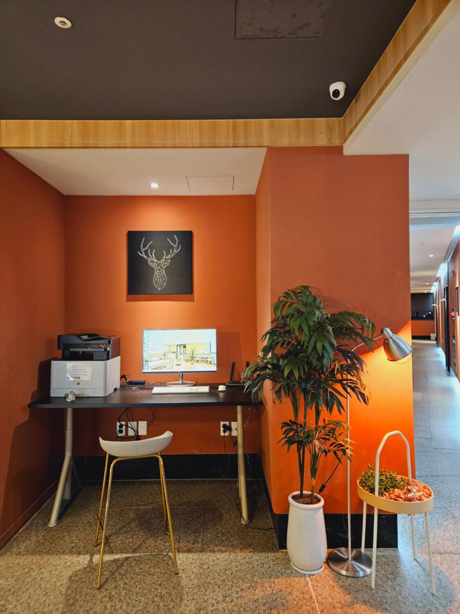 Brown Dot Hotel Чінджу Екстер'єр фото