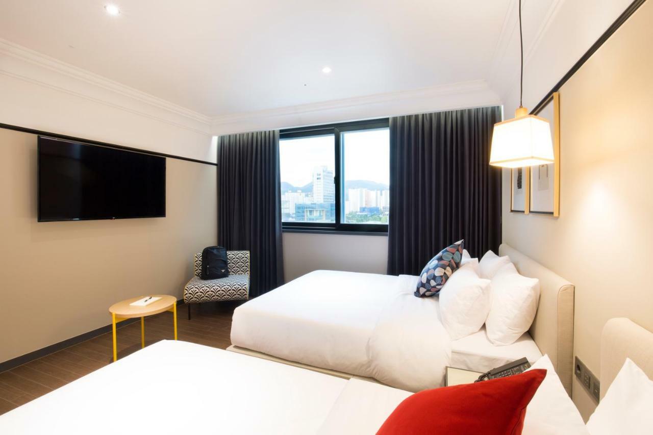 Brown Dot Hotel Чінджу Екстер'єр фото