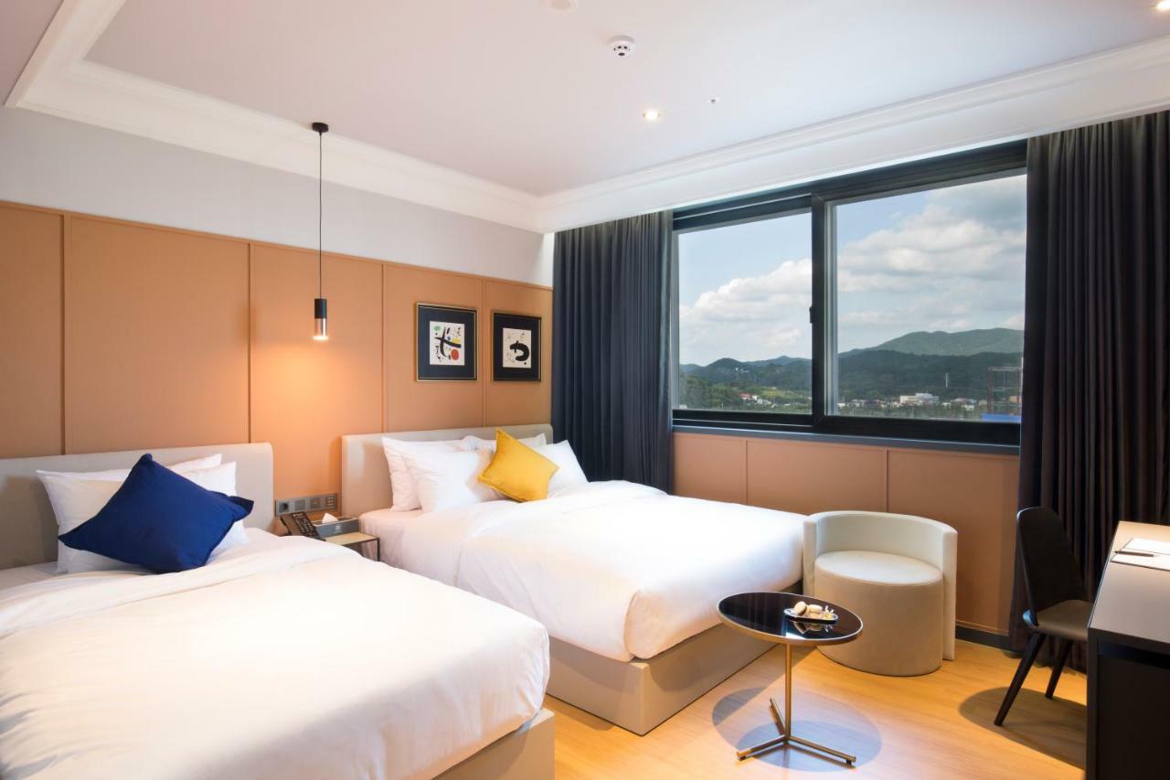 Brown Dot Hotel Чінджу Екстер'єр фото